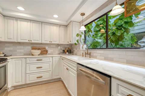 Copropriété à vendre à Sarasota, Floride: 3 chambres, 122.72 m2 № 2389197 - photo 11