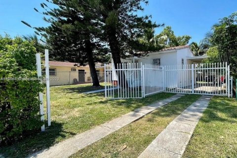 Снять в аренду виллу или дом в Майами, Флорида 2 спальни, 108.42м2, № 1947635 - фото 13