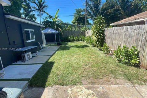 Снять в аренду виллу или дом в Майами, Флорида 2 спальни, 108.42м2, № 1947635 - фото 12