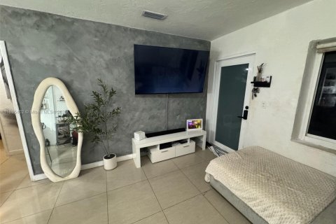 Снять в аренду виллу или дом в Майами, Флорида 2 спальни, 108.42м2, № 1947635 - фото 5