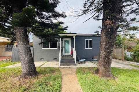 Снять в аренду виллу или дом в Майами, Флорида 2 спальни, 108.42м2, № 1947635 - фото 2