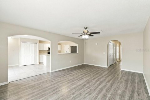 House in Land O' Lakes, Florida 4 bedrooms, 175.77 sq.m. № 2396301 - photo 5
