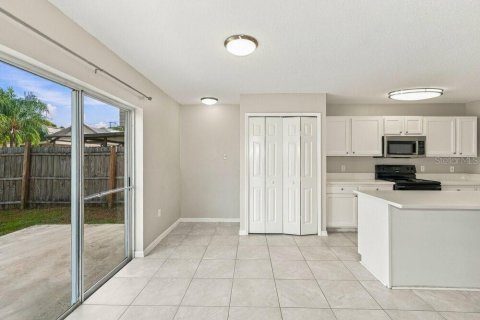 House in Land O' Lakes, Florida 4 bedrooms, 175.77 sq.m. № 2396301 - photo 7
