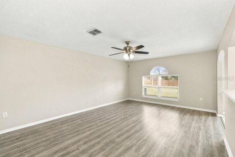 House in Land O' Lakes, Florida 4 bedrooms, 175.77 sq.m. № 2396301 - photo 6