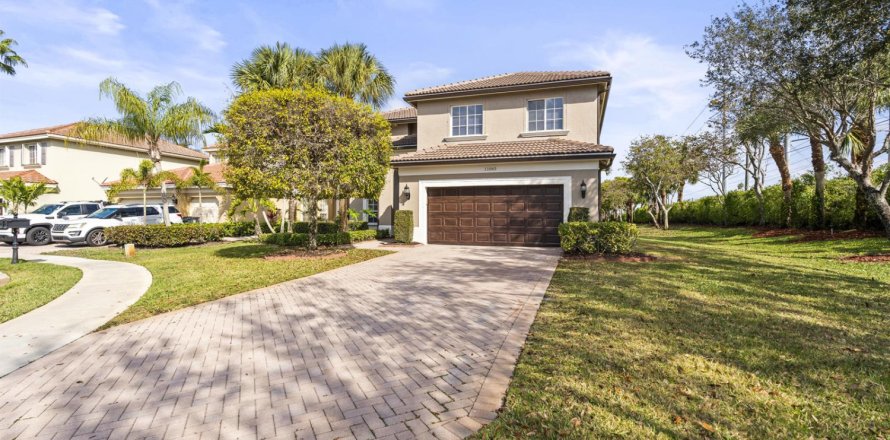 House in Wellington, Florida 4 bedrooms, 230.21 sq.m. № 2147159