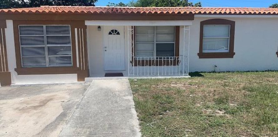 Villa ou maison à West Palm Beach, Floride 4 chambres, 133.5 m2 № 1224456