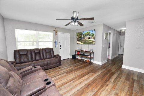 House in Bartow, Florida 3 bedrooms, 102.19 sq.m. № 2120198 - photo 4