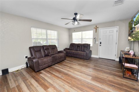 House in Bartow, Florida 3 bedrooms, 102.19 sq.m. № 2120198 - photo 3