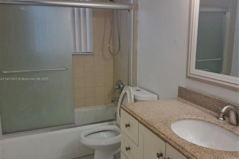 Condo in Miami, Florida, 2 bedrooms  № 1953323 - photo 16