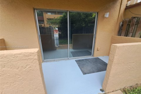 Condo in Miami, Florida, 2 bedrooms  № 1953323 - photo 22