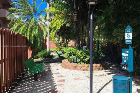 Condo in Miami, Florida, 2 bedrooms  № 1953323 - photo 27