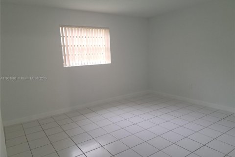 Condo in Miami, Florida, 2 bedrooms  № 1953323 - photo 18