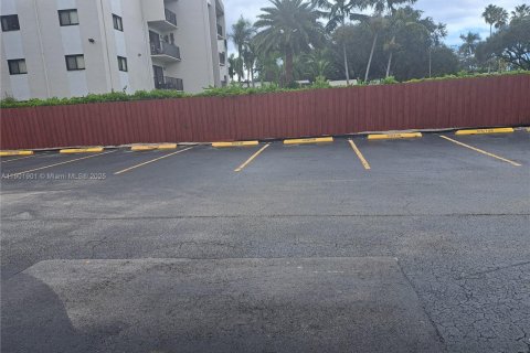 Condo in Miami, Florida, 2 bedrooms  № 1953323 - photo 5