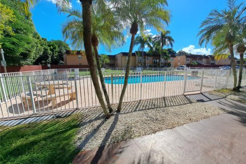 Condo in Miami, Florida, 2 bedrooms  № 1953323 - photo 24