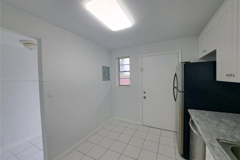 Condo in Miami, Florida, 2 bedrooms  № 1953323 - photo 9
