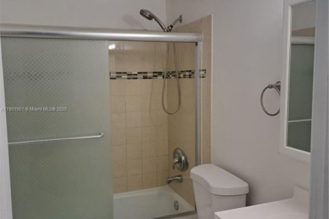 Condo in Miami, Florida, 2 bedrooms  № 1953323 - photo 20