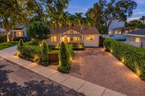 Casa en Fort Lauderdale, Florida 4 dormitorios, 186.73 m2 № 2374820