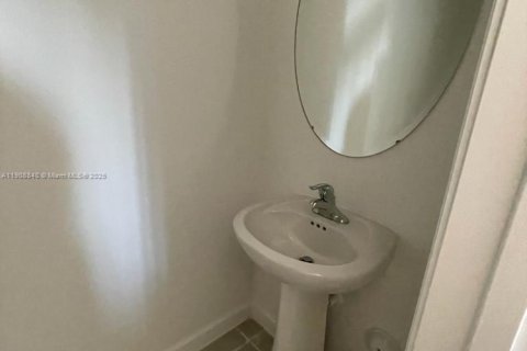 Casa en venta en Miami, Florida, 3 dormitorios, 149.76 m2 № 1967427 - foto 8