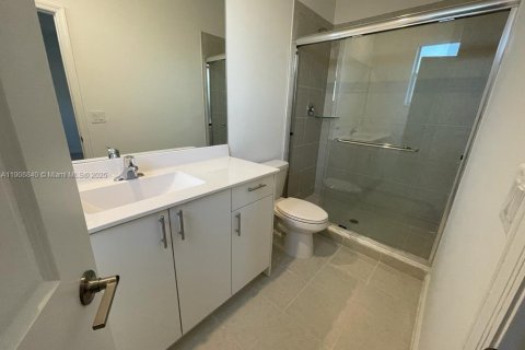 Casa en venta en Miami, Florida, 3 dormitorios, 149.76 m2 № 1967427 - foto 4