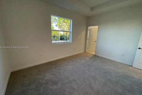 Casa en venta en Miami, Florida, 3 dormitorios, 149.76 m2 № 1967427 - foto 2