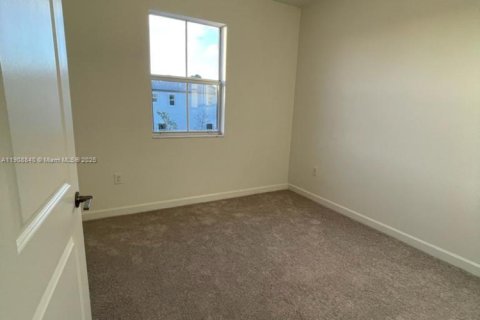 Casa en venta en Miami, Florida, 3 dormitorios, 149.76 m2 № 1967427 - foto 5