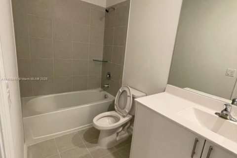 Casa en venta en Miami, Florida, 3 dormitorios, 149.76 m2 № 1967427 - foto 7