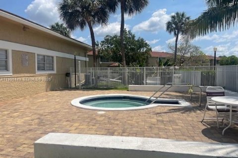 Condominio en Coral Springs, Florida, 2 dormitorios  № 2048218
