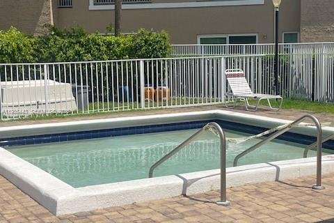 Condominio en alquiler en Coral Springs, Florida, 2 dormitorios № 2048218 - foto 2