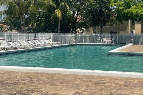 Condominio en alquiler en Coral Springs, Florida, 2 dormitorios № 2048218 - foto 3