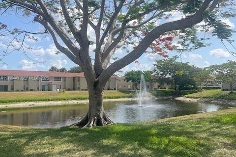 Condominio en alquiler en Coral Springs, Florida, 2 dormitorios № 2048218 - foto 4