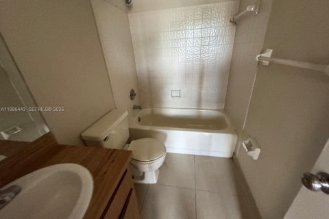 Condominio en alquiler en Coral Springs, Florida, 2 dormitorios № 2048218 - foto 5