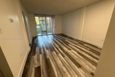 Copropriété à louer à Miami, Floride: 2 chambres, 74.32 m2 № 1984298 - photo 8