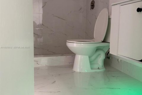 Copropriété à louer à Miami, Floride: 2 chambres, 74.32 m2 № 1984298 - photo 3