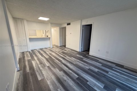 Copropriété à louer à Miami, Floride: 2 chambres, 74.32 m2 № 1984298 - photo 10