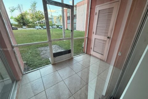 Copropriété à louer à Miami, Floride: 2 chambres, 74.32 m2 № 1984298 - photo 11