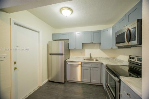 Снять в аренду таунхаус в Плантация, Флорида 2 спальни, 87.14м2, № 2047215 - фото 7