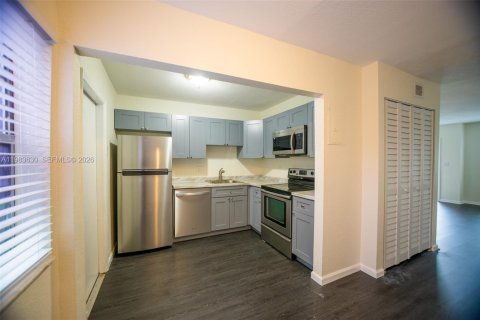 Снять в аренду таунхаус в Плантация, Флорида 2 спальни, 87.14м2, № 2047215 - фото 5