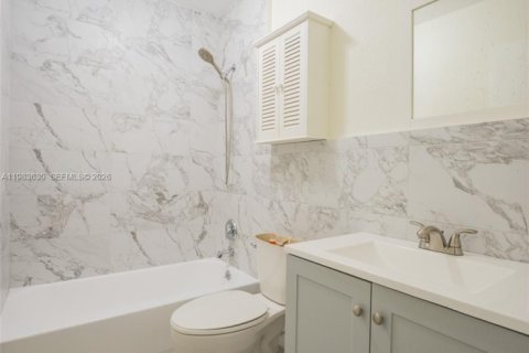 Снять в аренду таунхаус в Плантация, Флорида 2 спальни, 87.14м2, № 2047215 - фото 8