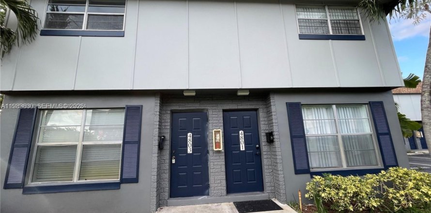 Таунхаус в Плантация, Флорида 2 спальни, 87.14м2 № 2047215