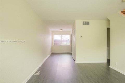 Снять в аренду таунхаус в Плантация, Флорида 2 спальни, 87.14м2, № 2047215 - фото 27