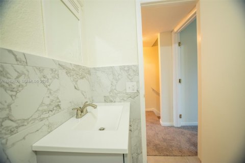 Снять в аренду таунхаус в Плантация, Флорида 2 спальни, 87.14м2, № 2047215 - фото 10