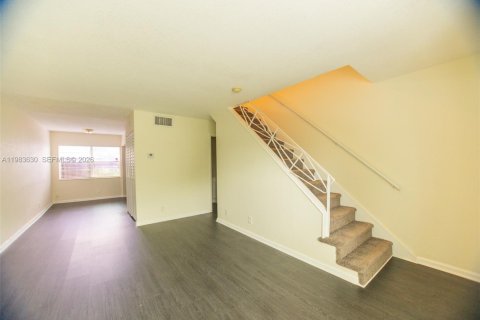 Снять в аренду таунхаус в Плантация, Флорида 2 спальни, 87.14м2, № 2047215 - фото 25