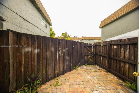 Снять в аренду таунхаус в Плантация, Флорида 2 спальни, 87.14м2, № 2047215 - фото 29