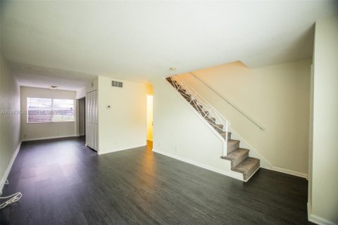 Снять в аренду таунхаус в Плантация, Флорида 2 спальни, 87.14м2, № 2047215 - фото 28