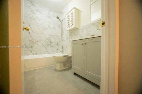 Снять в аренду таунхаус в Плантация, Флорида 2 спальни, 87.14м2, № 2047215 - фото 16