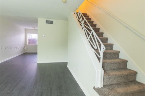 Снять в аренду таунхаус в Плантация, Флорида 2 спальни, 87.14м2, № 2047215 - фото 24