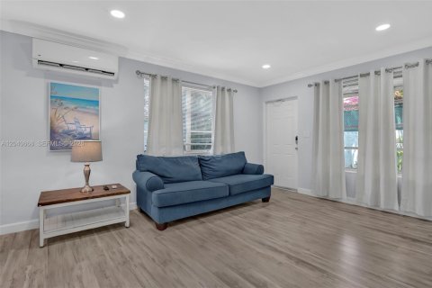 Villa ou maison à louer à Fort Lauderdale, Floride: 1 chambre, 143.91 m2 № 2087970 - photo 2