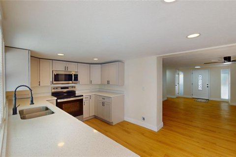 House in Tampa, Florida 3 bedrooms, 158.96 sq.m. № 1776828 - photo 14
