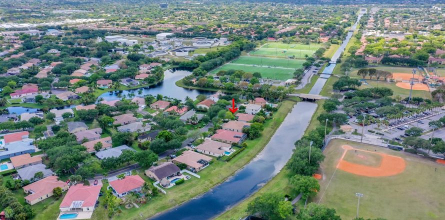 Casa en Coral Springs, Florida 5 dormitorios, 266.44 m2 № 1103316