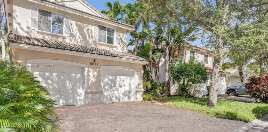 House in Hollywood, Florida 3 bedrooms, 187.2 sq.m. № 1933179